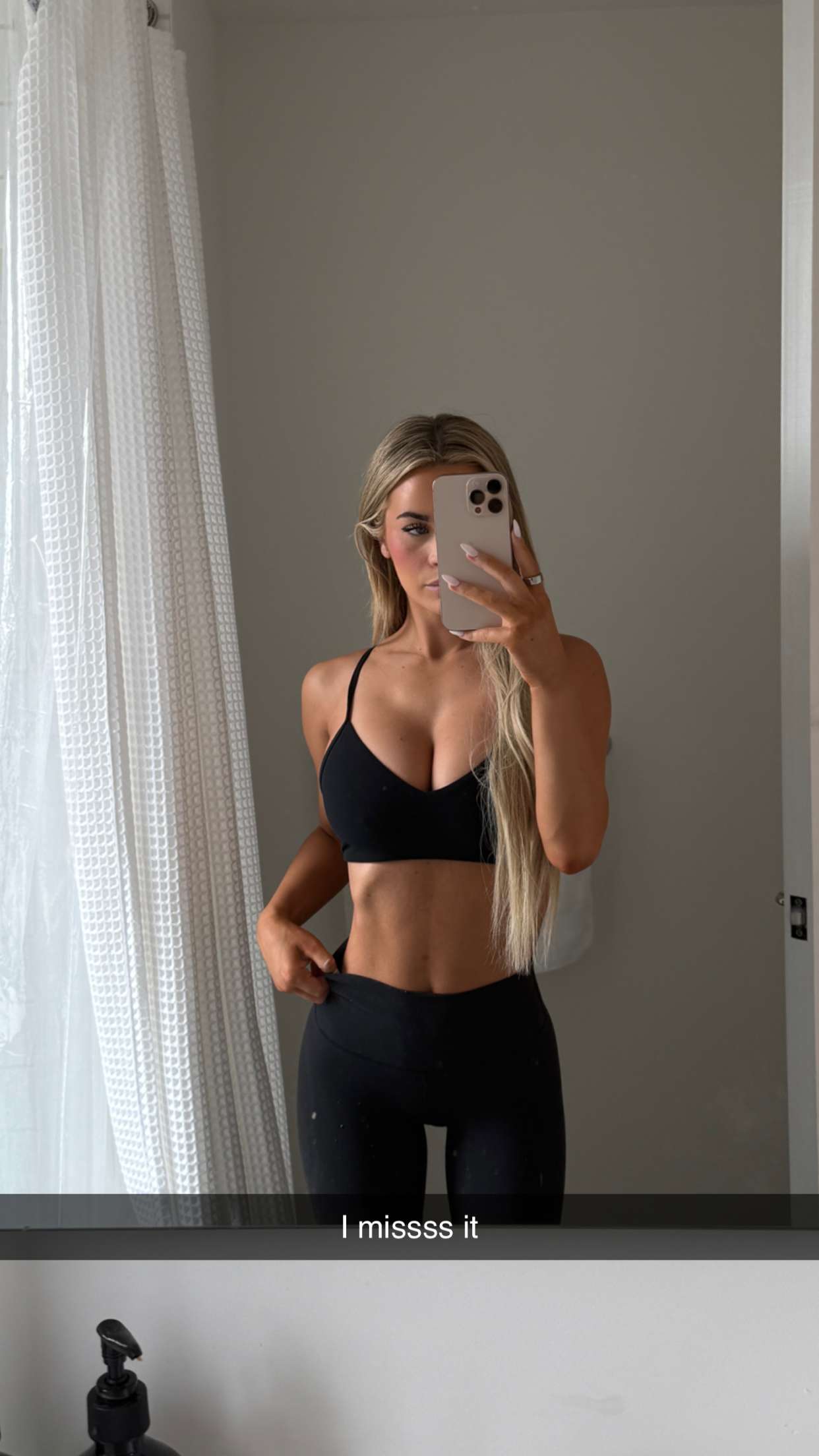 emilyelizabbeth snapchat image archive image