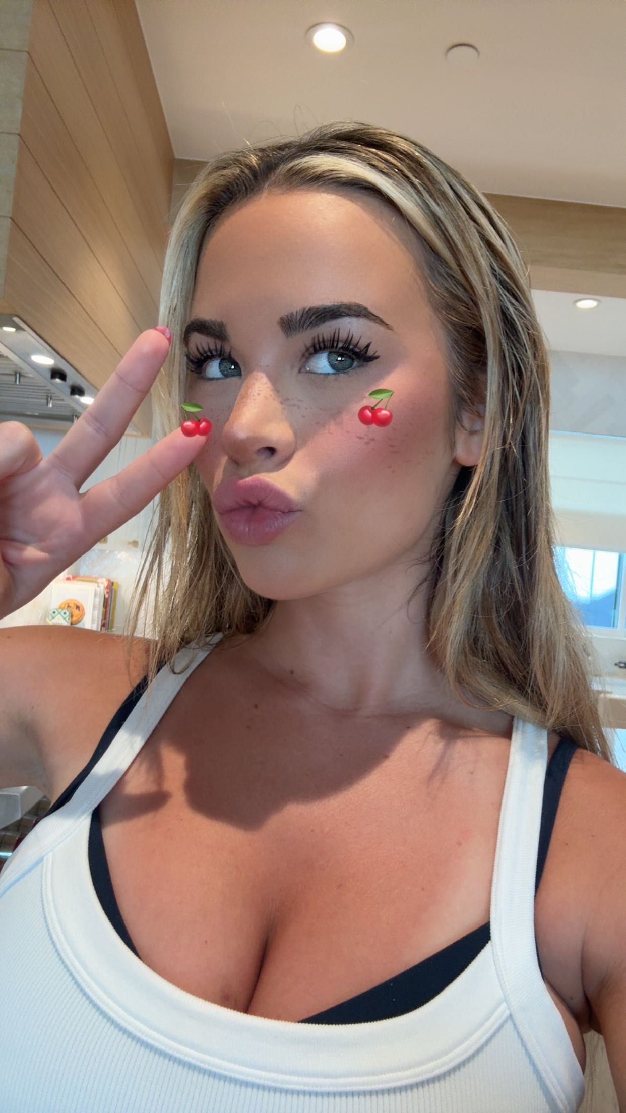 emilyelizabbeth snapchat image archive image