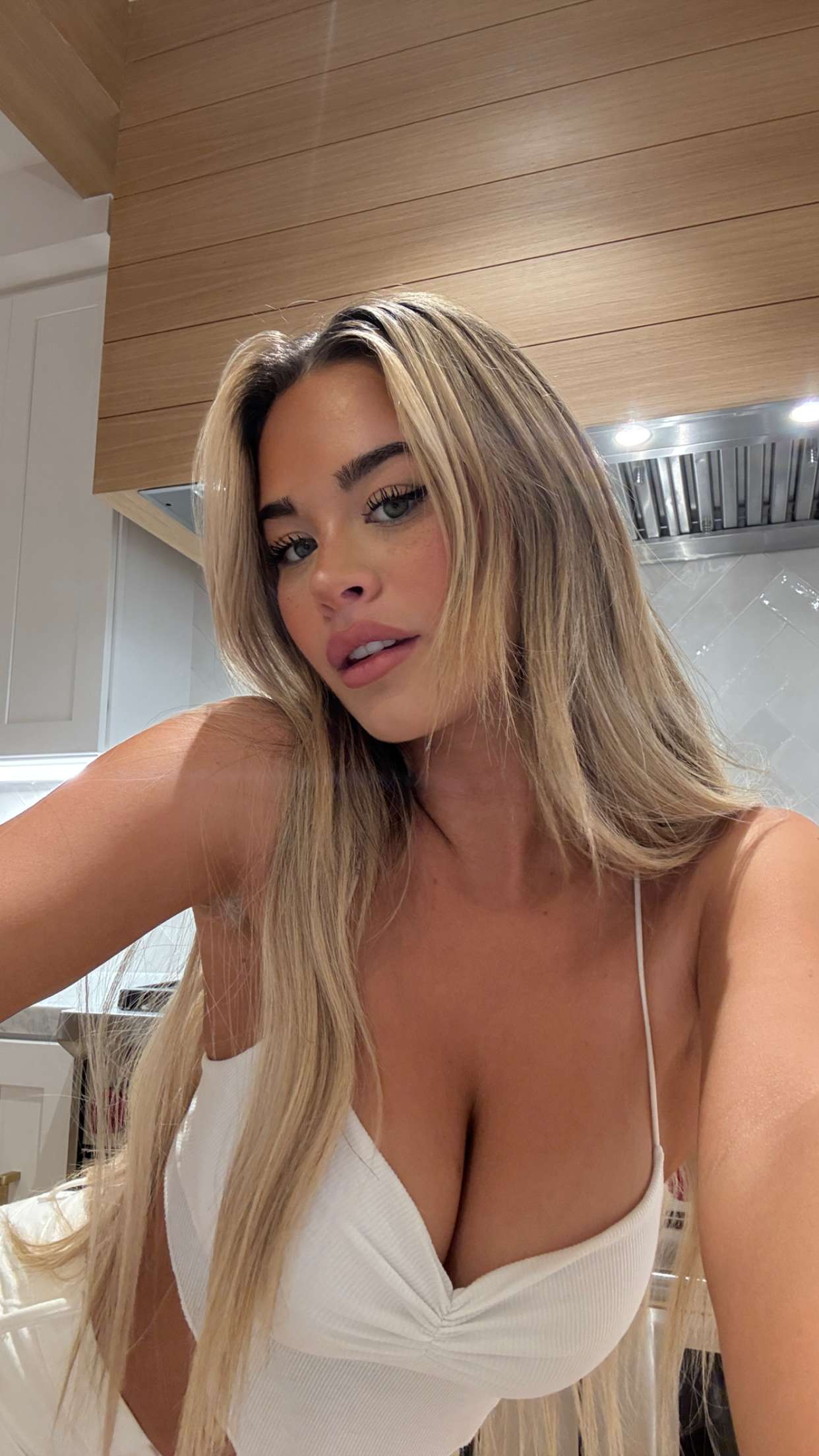 emilyelizabbeth snapchat image archive image