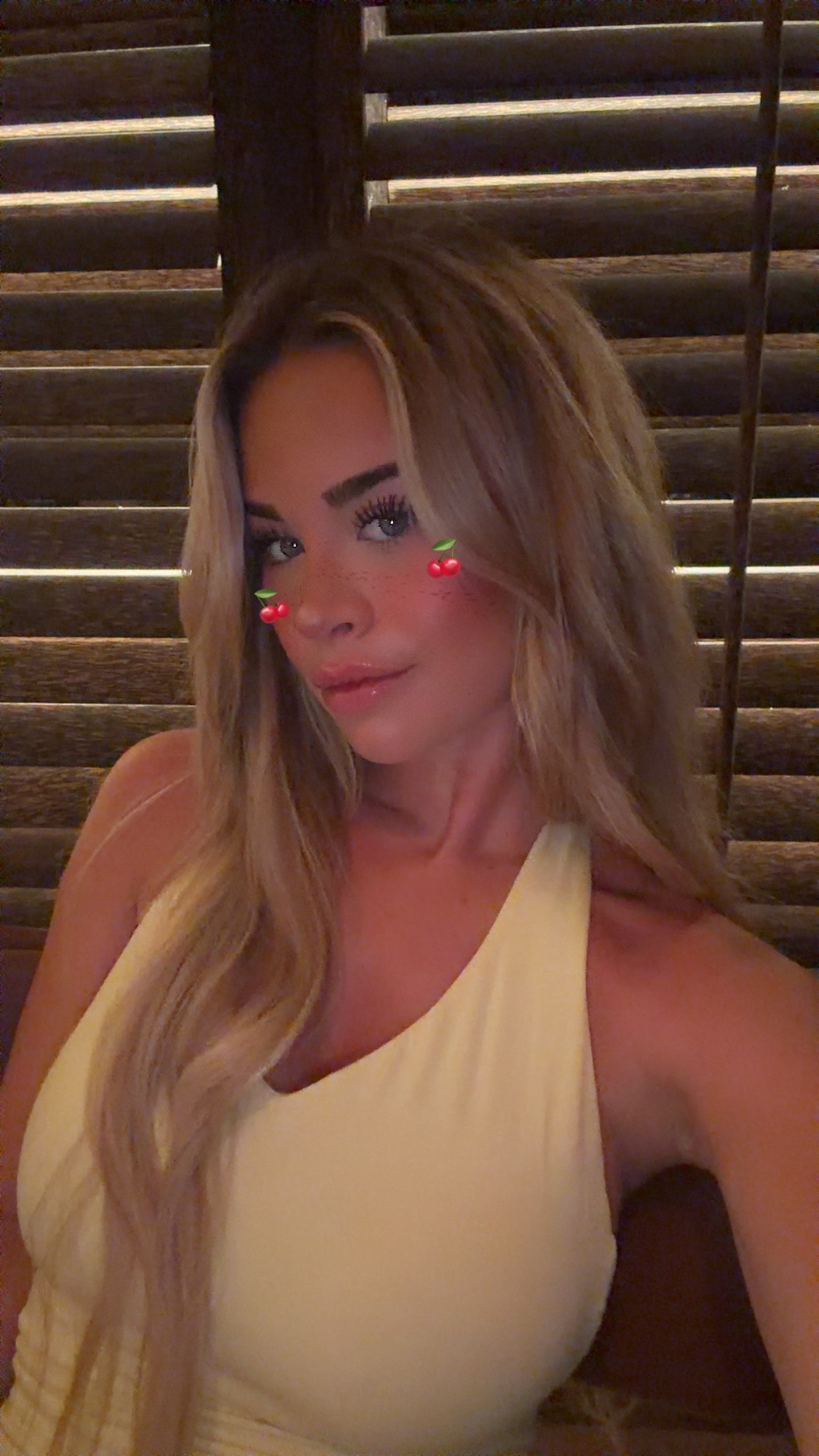 emilyelizabbeth snapchat image archive image