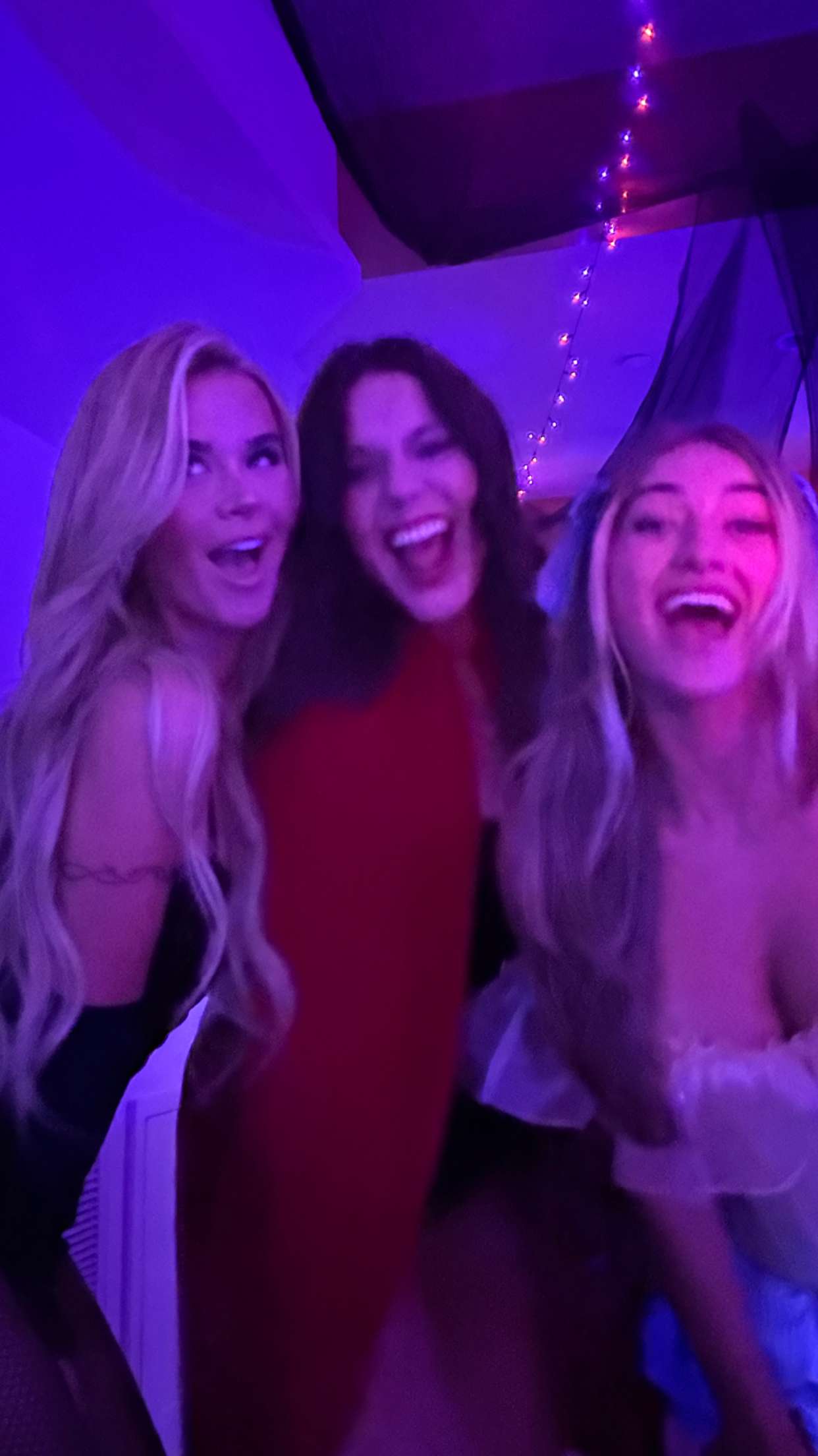 emilyelizabbeth snapchat image archive image