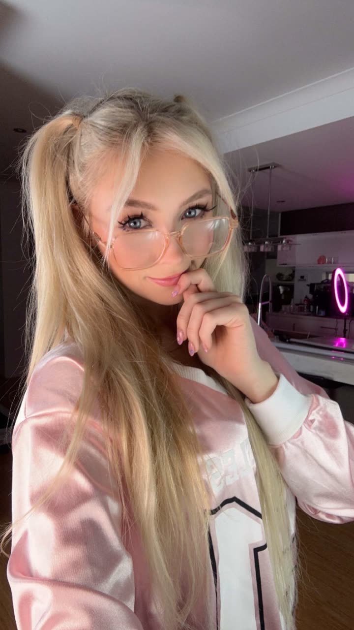 emxllouise snapchat image archive image