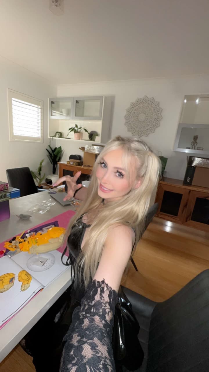 emxllouise snapchat image archive image