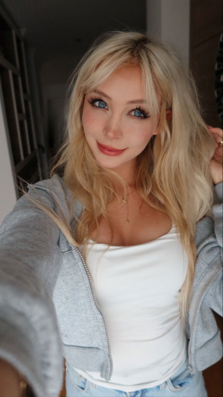 emxllouise snapchat image archive image