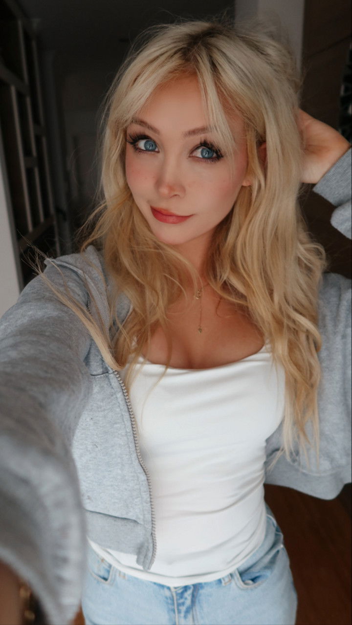 emxllouise snapchat image archive image