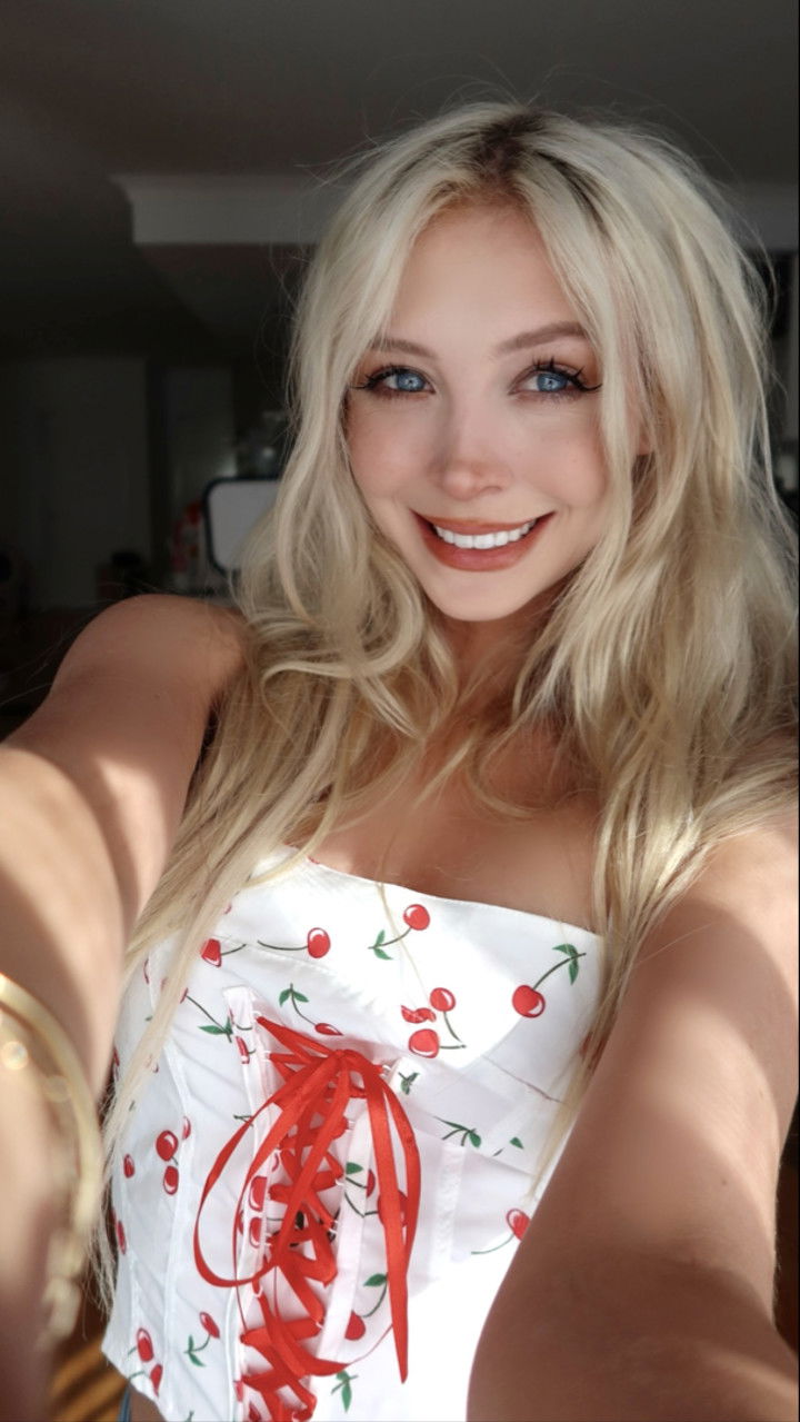 emxllouise snapchat image archive image