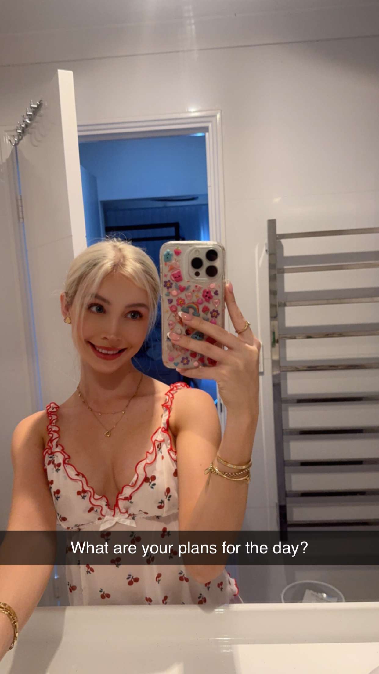 emxllouise snapchat image archive image