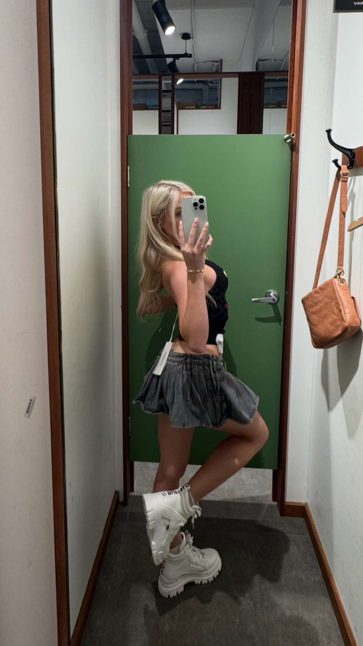 emxllouise snapchat image archive image