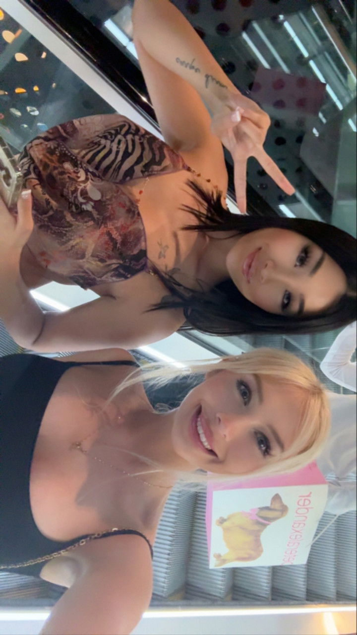 emxllouise snapchat image archive image