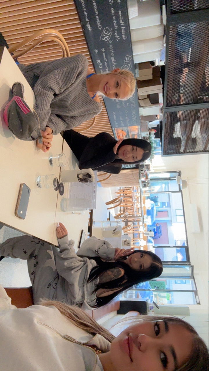 emxllouise snapchat image archive image