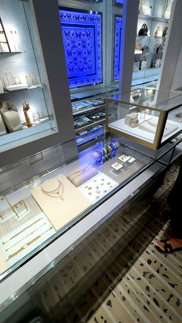 emxllouise image ~ Altpins