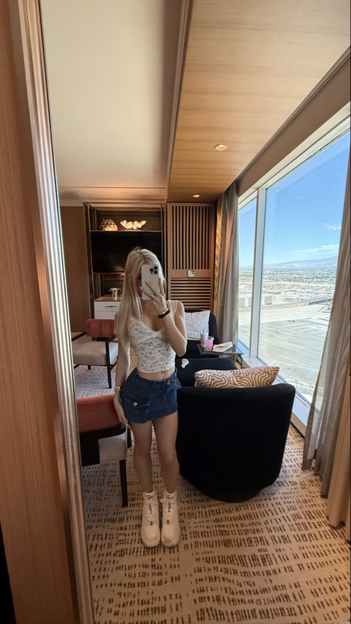 emxllouise snapchat image archive image