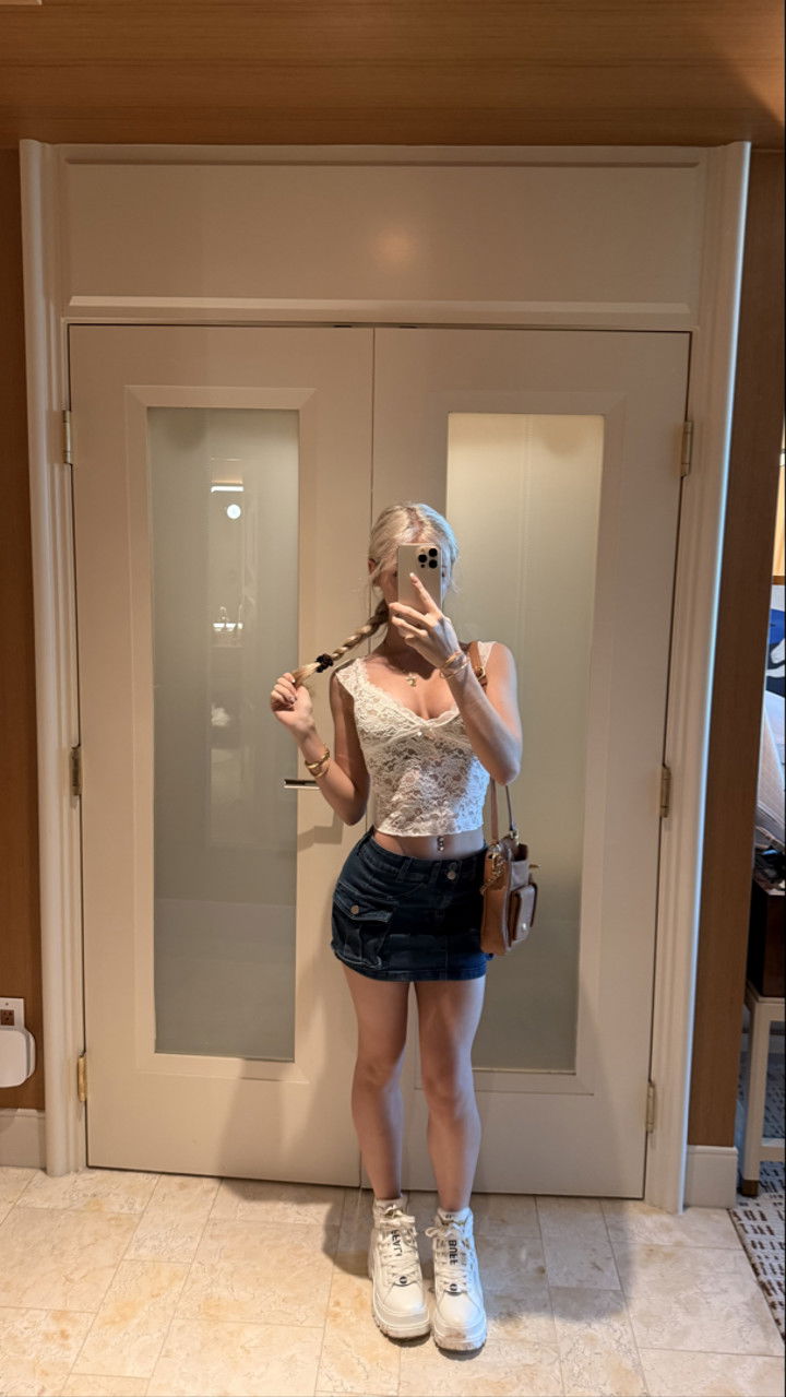 emxllouise snapchat image archive image