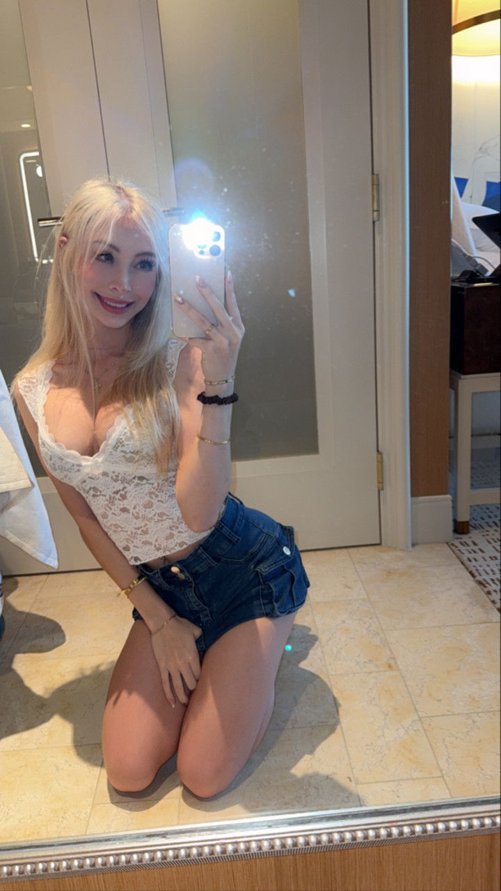 emxllouise snapchat image archive image