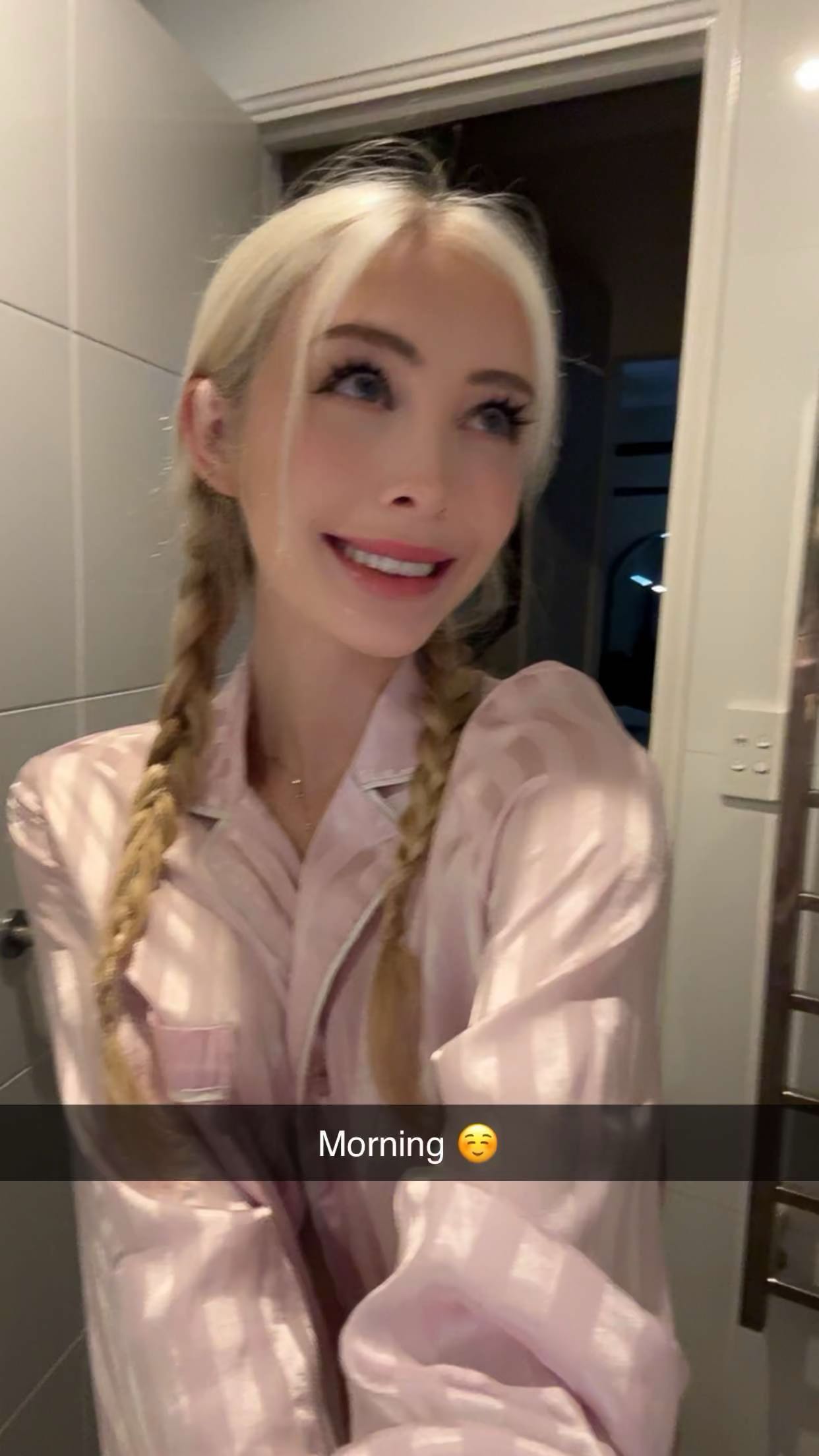 emxllouise snapchat image archive image