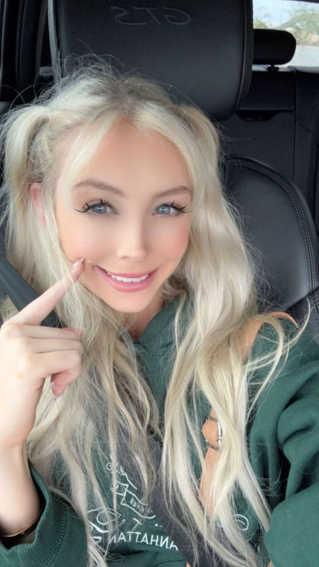 emxllouise snapchat image archive image