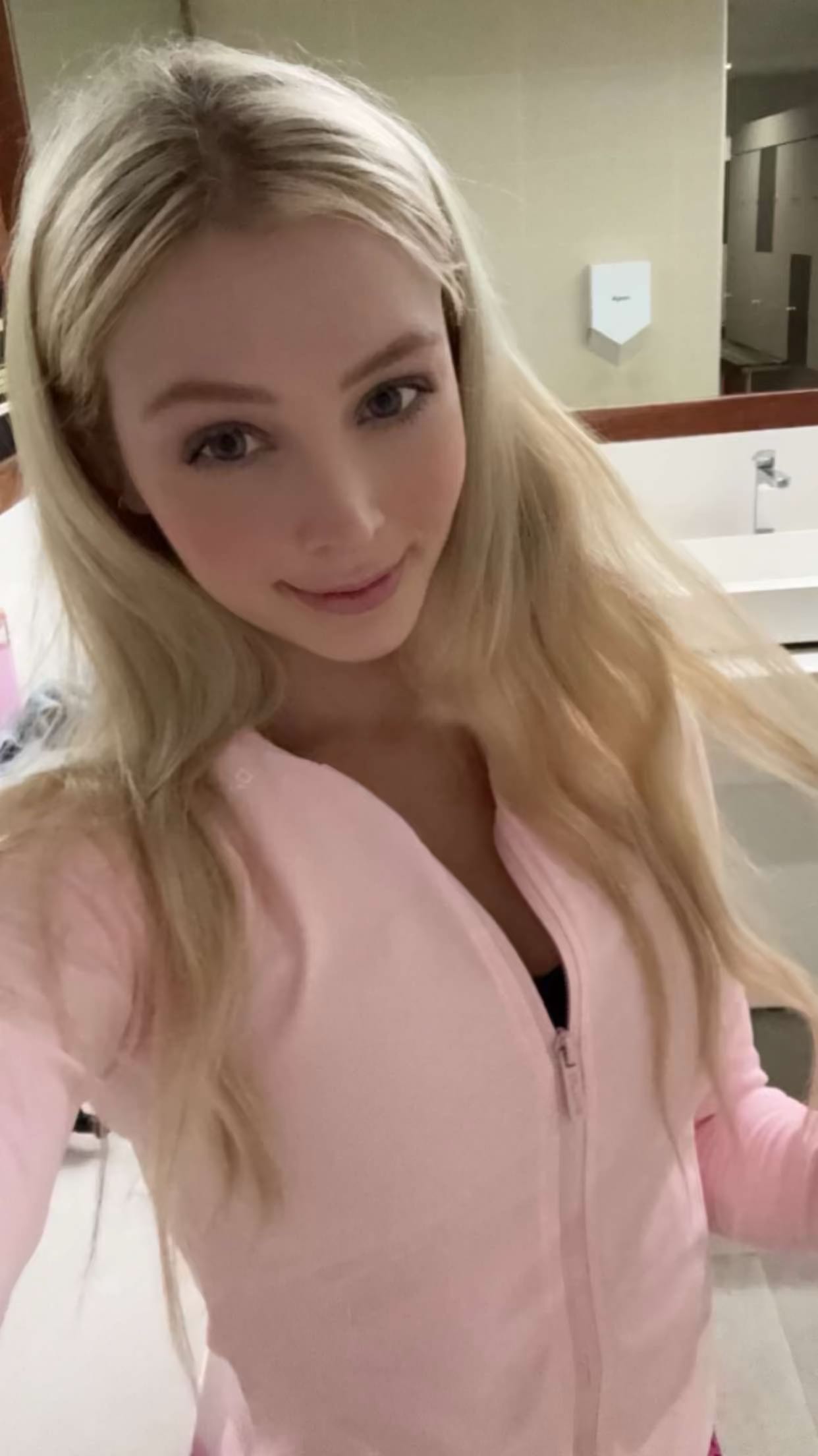 emxllouise snapchat image archive image