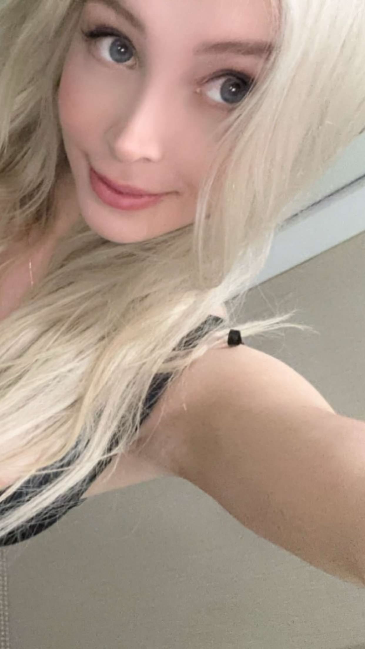 emxllouise snapchat image archive image