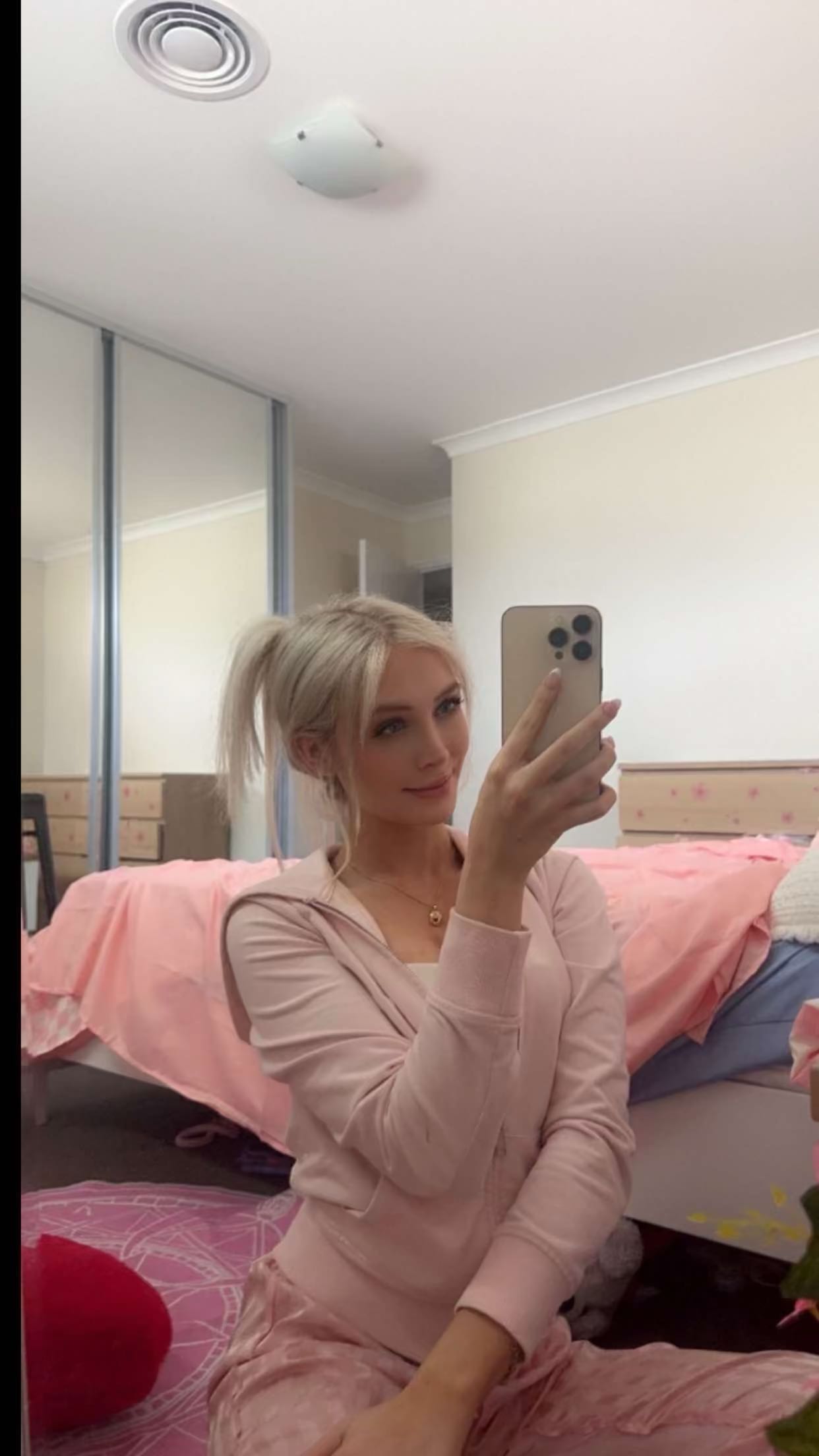 emxllouise snapchat image archive image