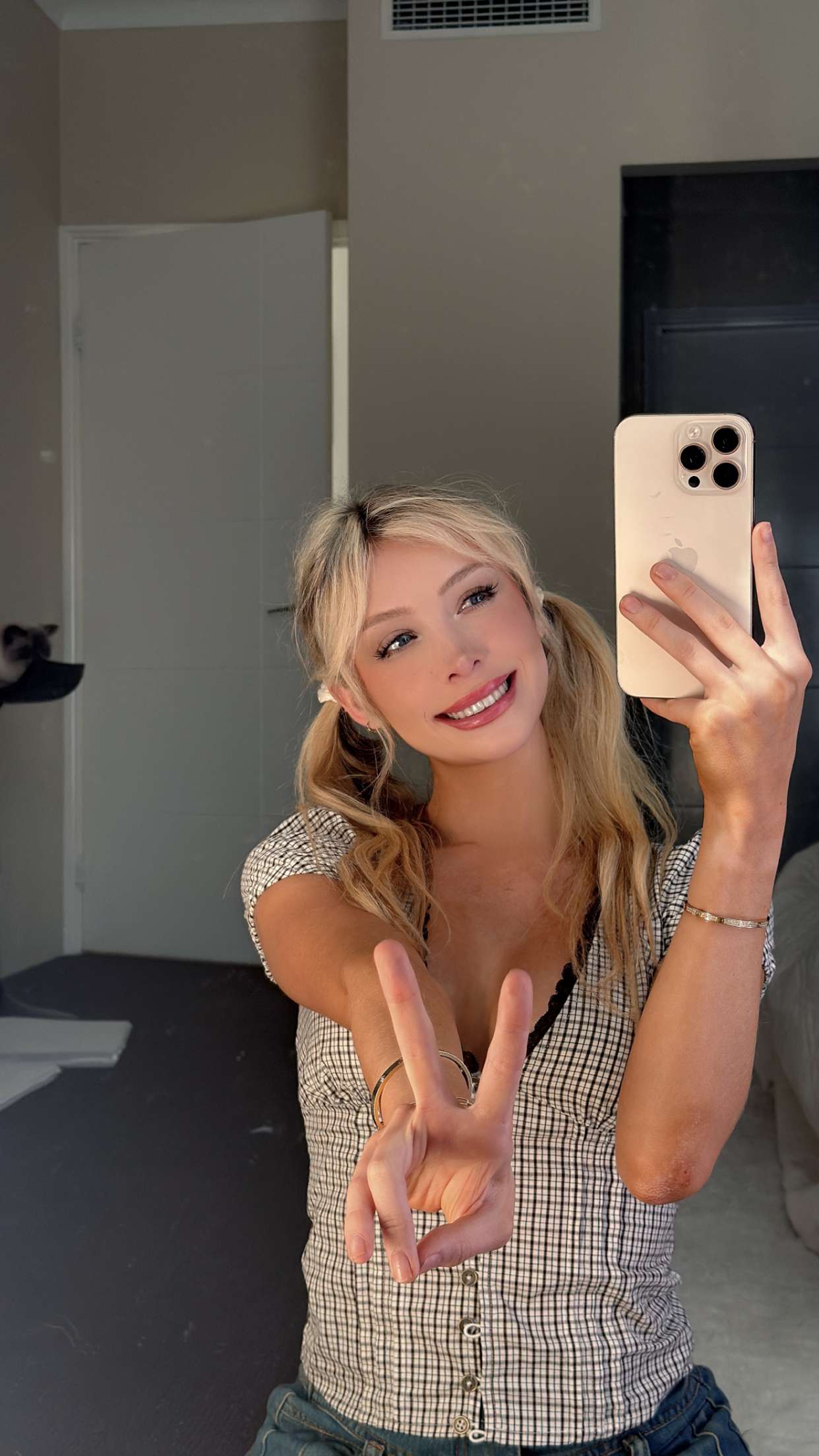 emxllouise snapchat image archive image