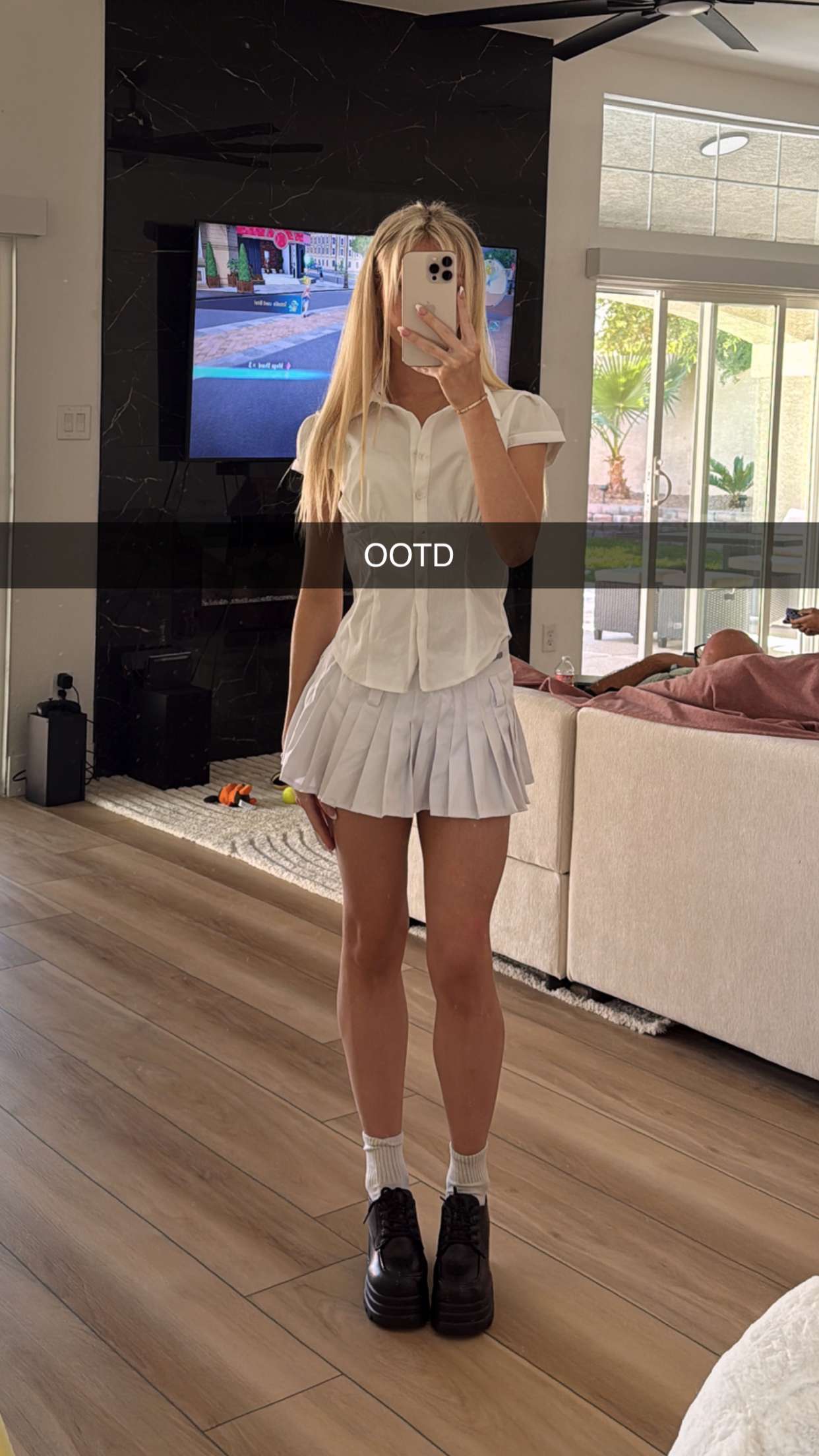 emxllouise snapchat image archive image