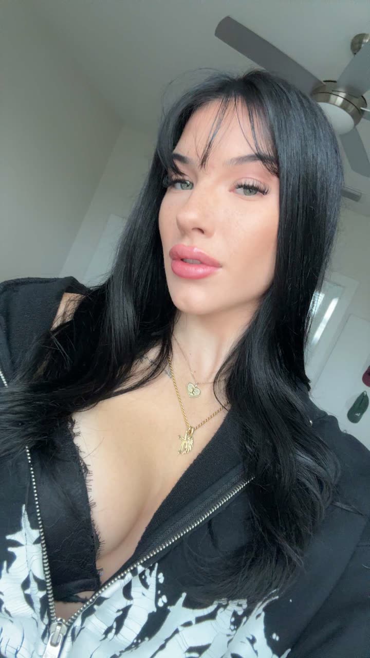 fionamaefit snapchat image archive image