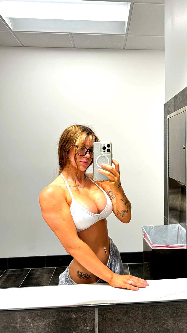 fionamaefit snapchat image archive image