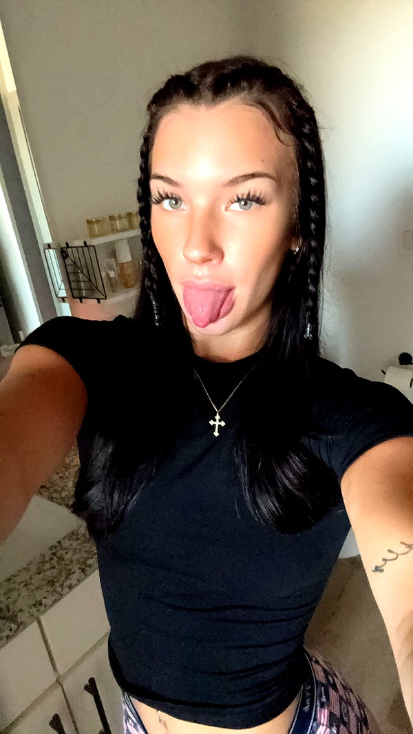 fionamaefit snapchat image archive image