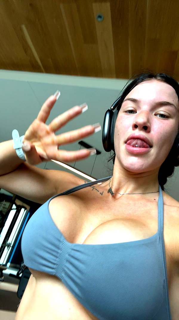 fionamaefit snapchat image archive image