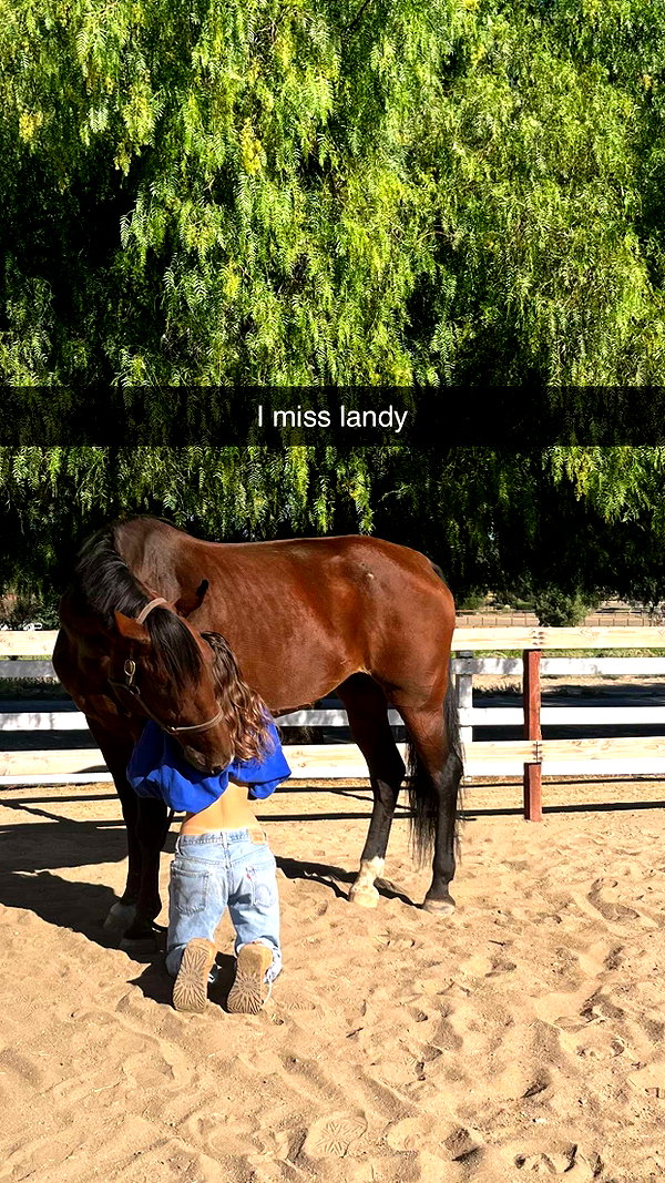 imchloebleu snapchat image archive image