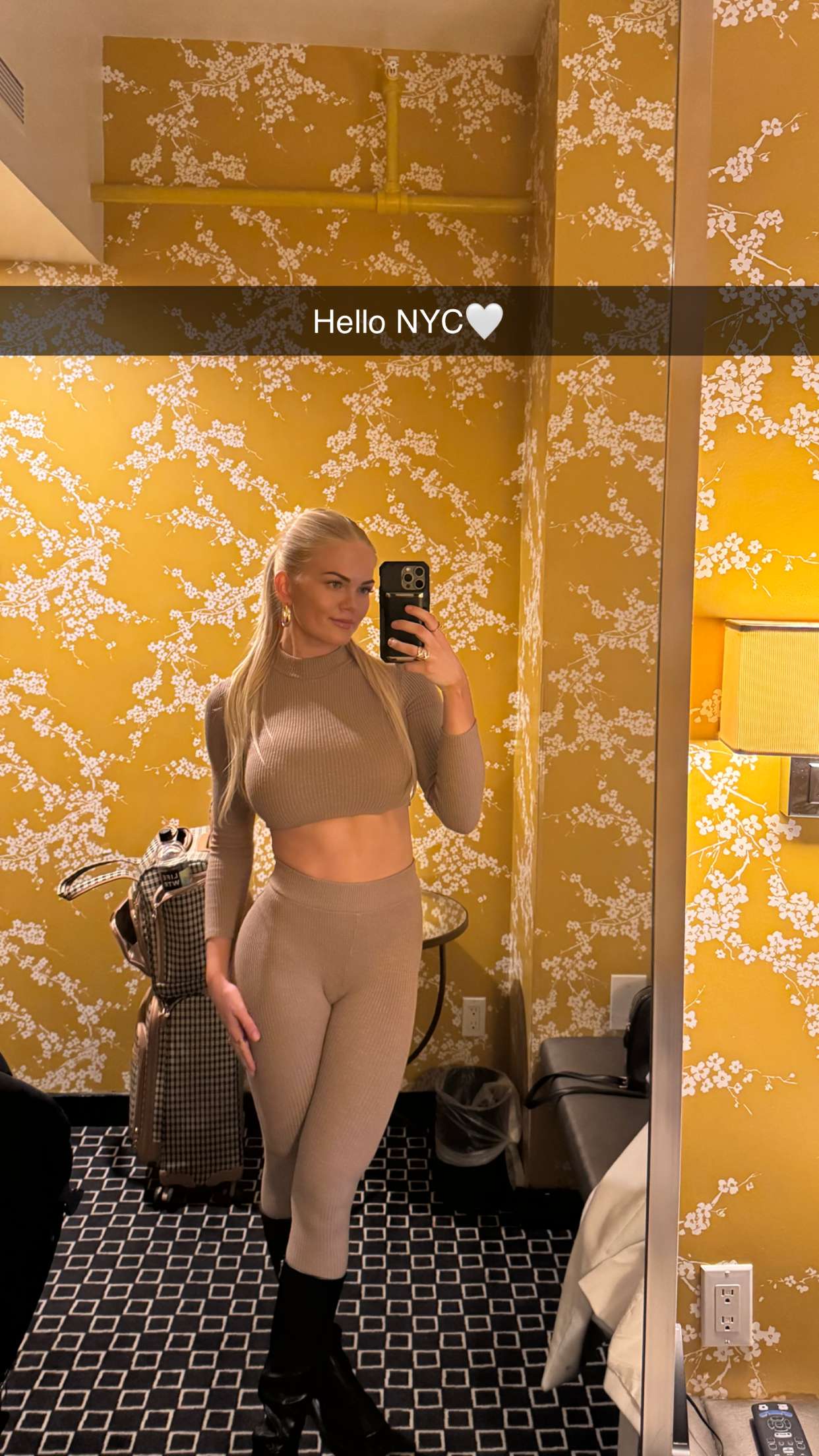 itsnellxoxo snapchat image archive image