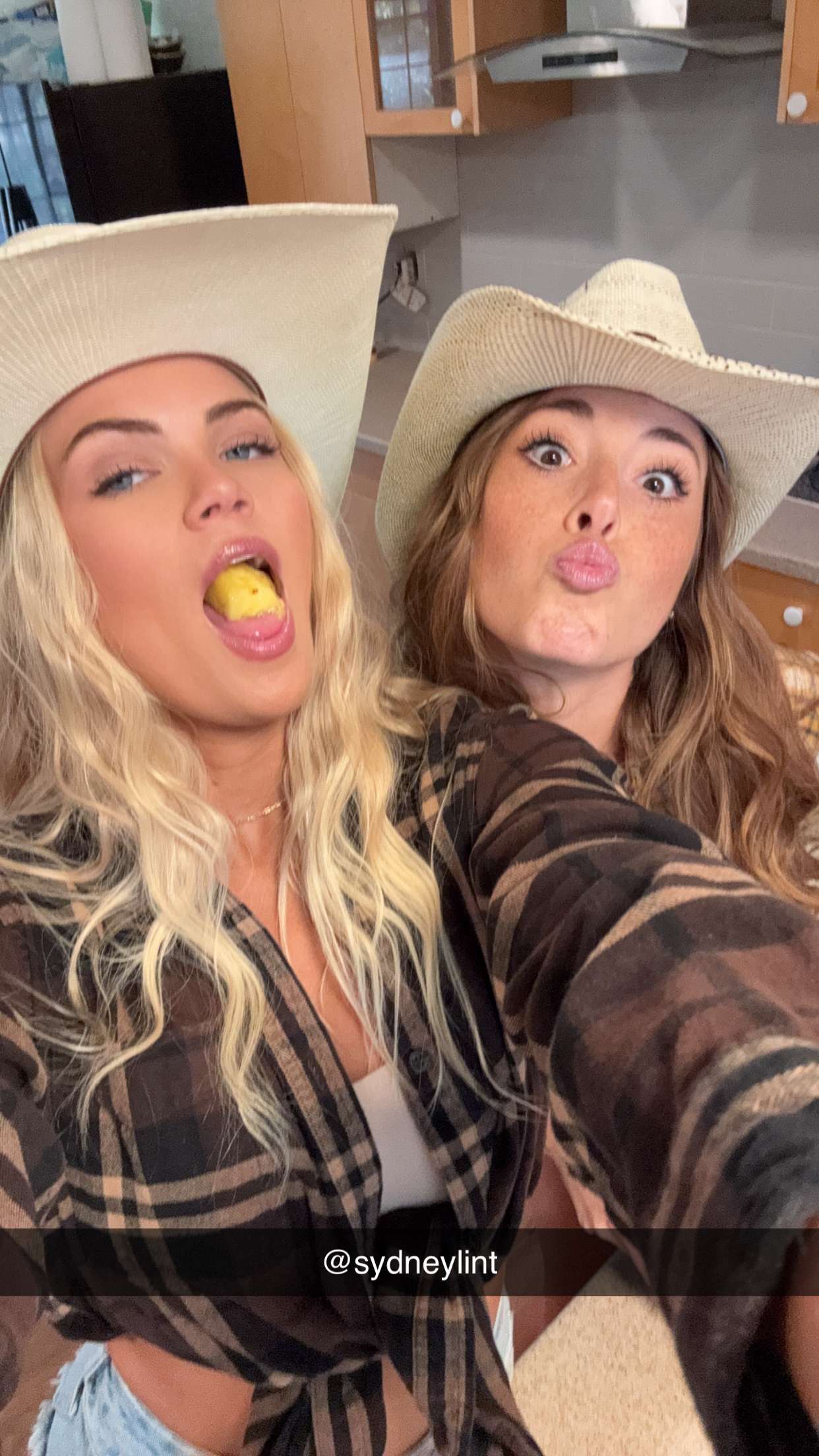 itsnellxoxo snapchat image archive image