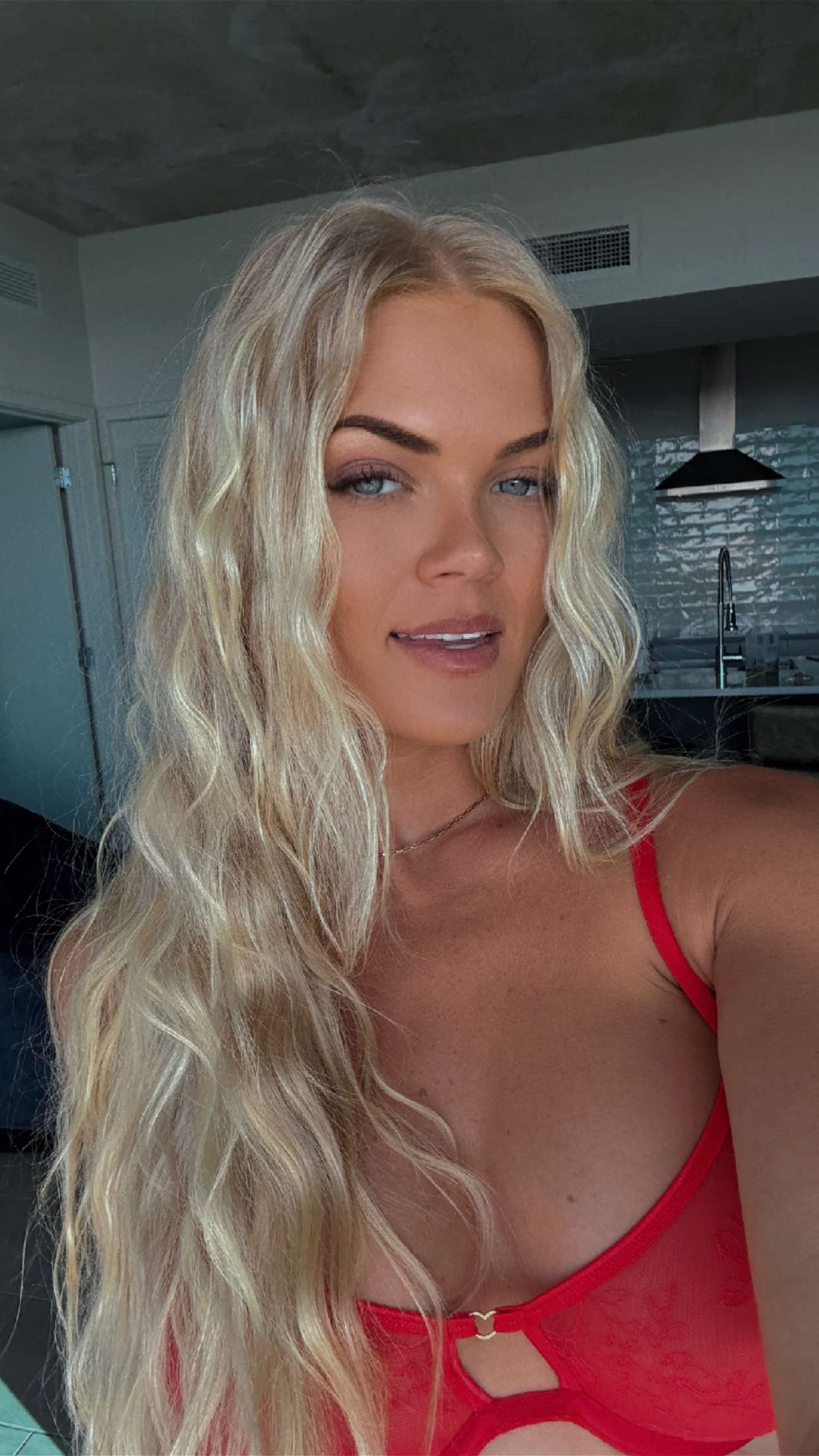 itsnellxoxo snapchat image archive image