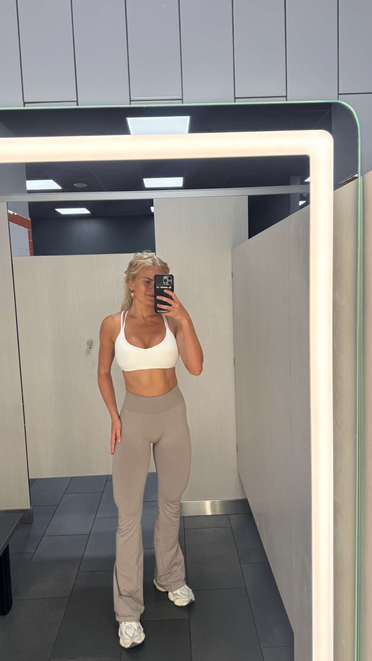 itsnellxoxo snapchat image archive image