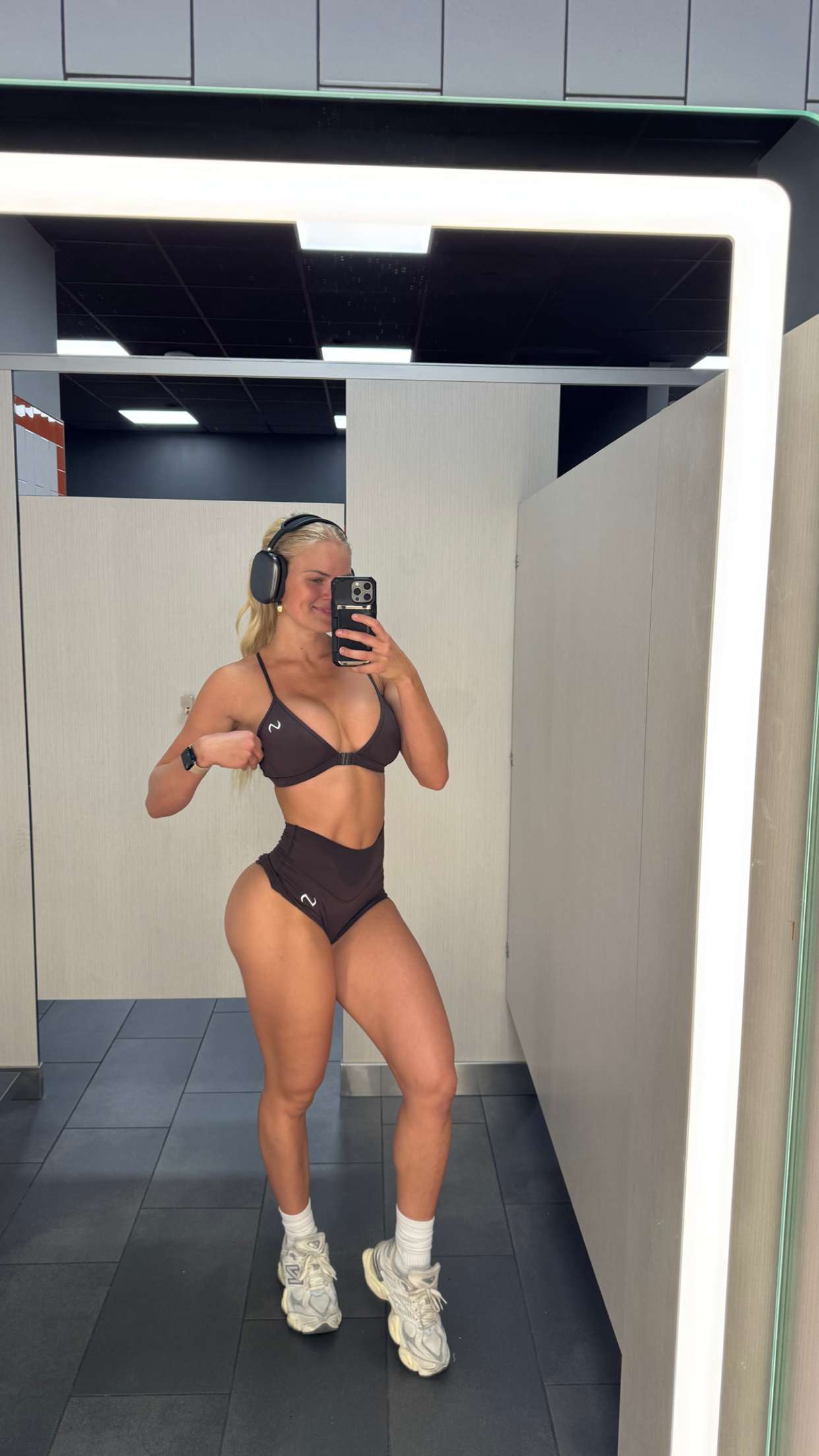 itsnellxoxo snapchat image archive image