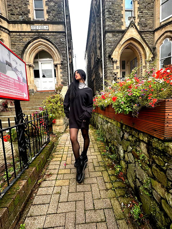 jaynagirl image ~ Altpins