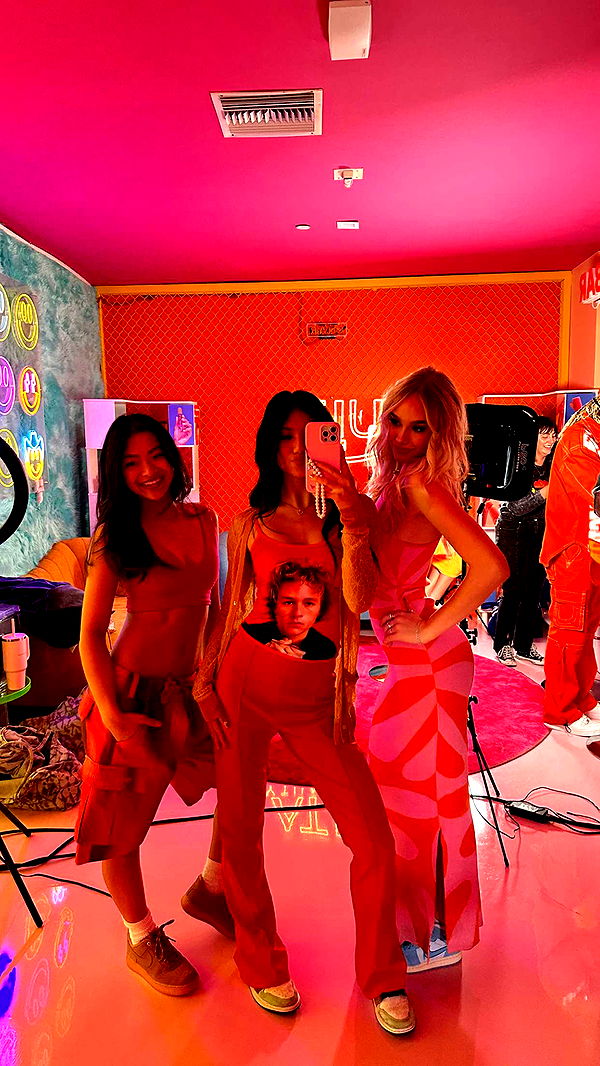 jaynagirl image ~ Altpins