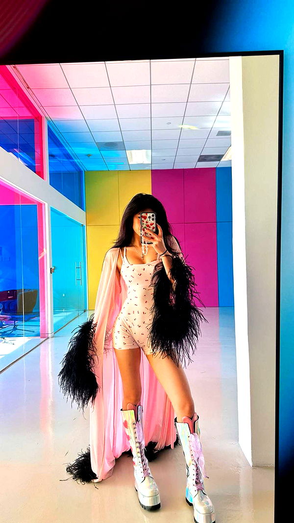 jaynagirl image ~ Altpins