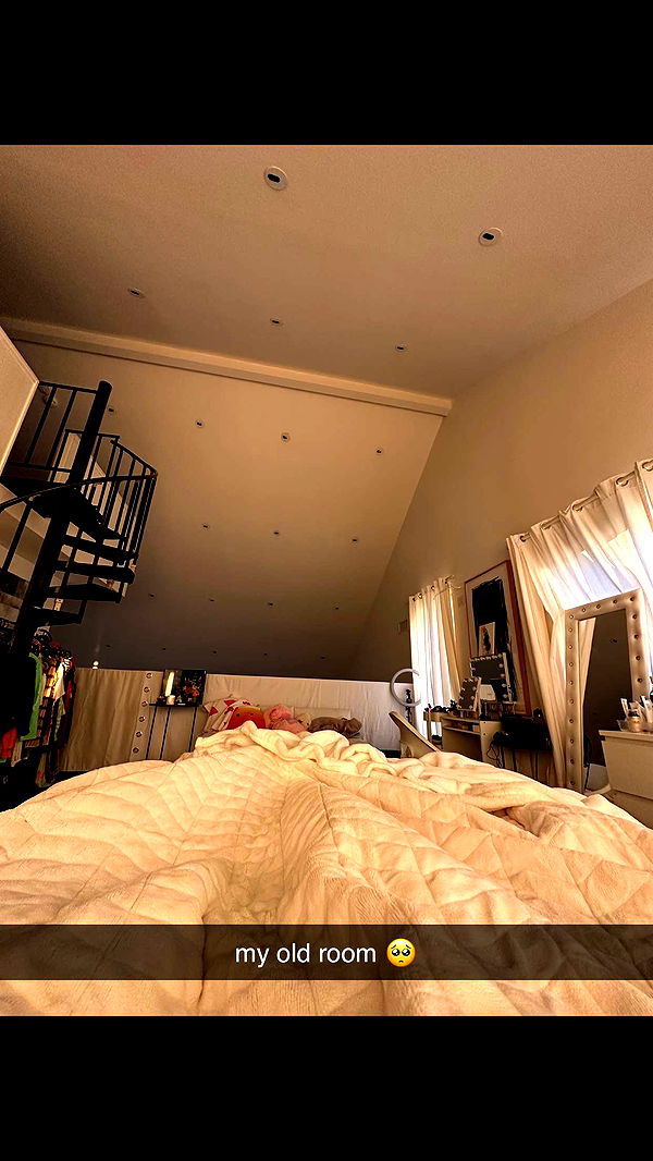 jaynagirl image ~ Altpins