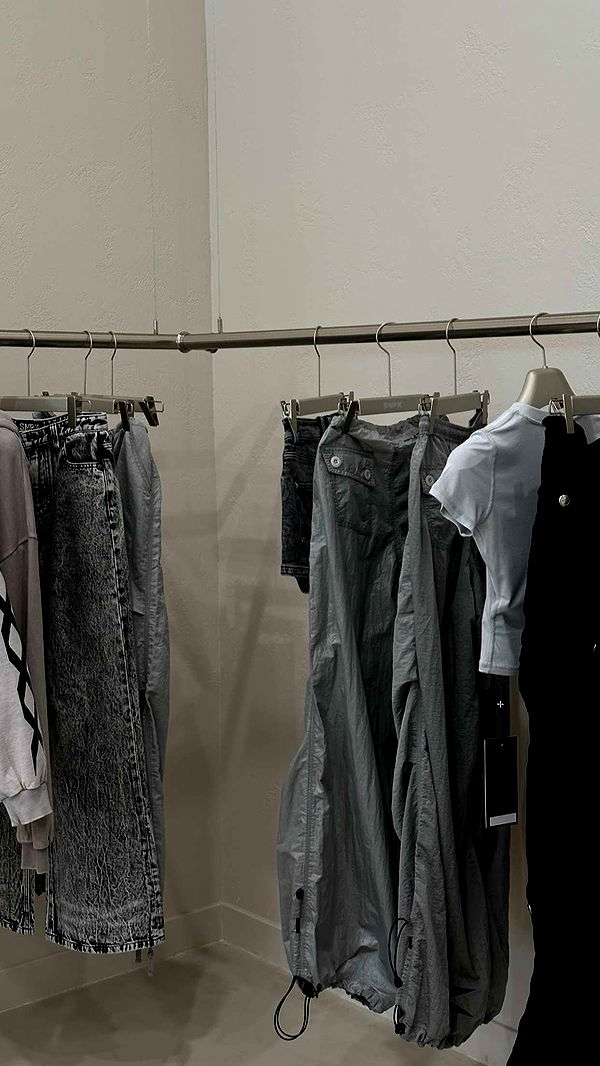 jaynagirl image ~ Altpins