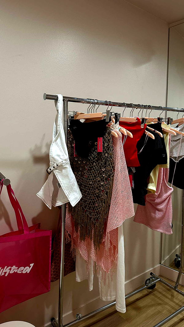 jaynagirl image ~ Altpins