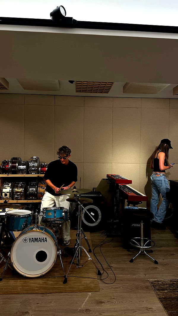 jaynagirl image ~ Altpins