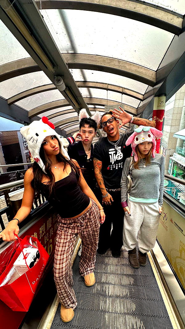 jaynagirl image ~ Altpins