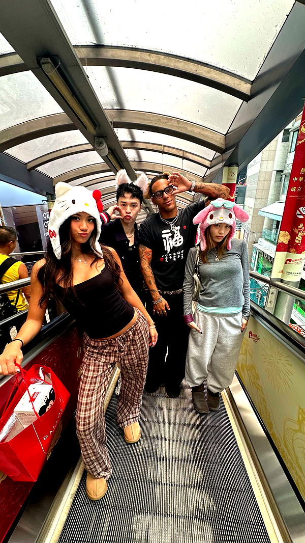 jaynagirl image ~ Altpins