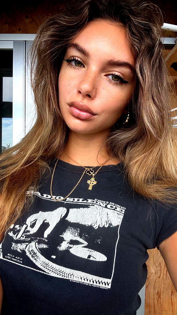 joell_perry snapchat image archive image
