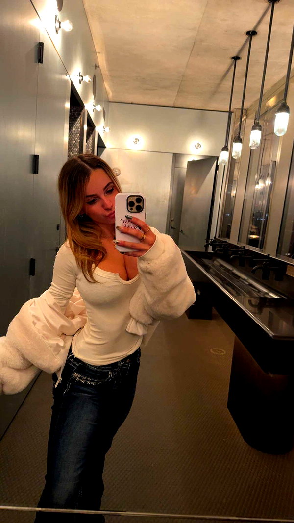 kaitlyn_krems snapchat image archive image