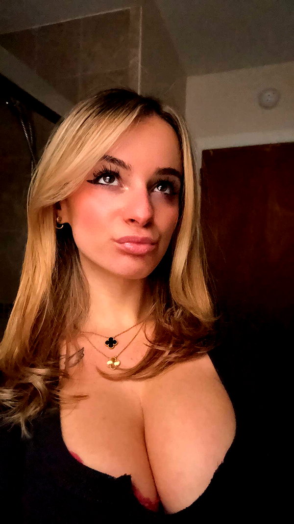 kaitlyn_krems snapchat image archive image