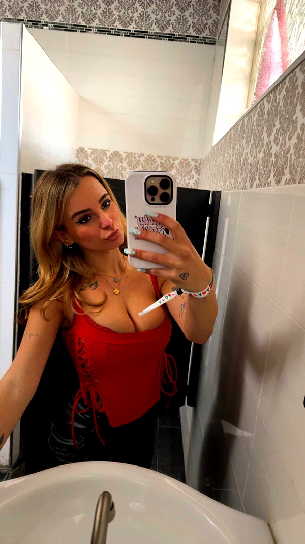kaitlyn_krems snapchat image archive image