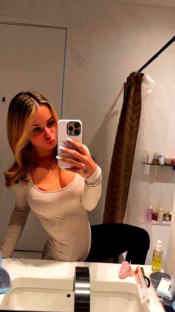 kaitlyn_krems snapchat image archive image