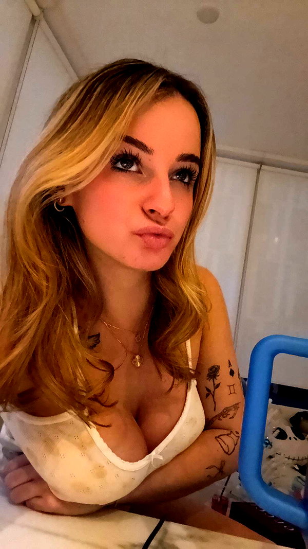 kaitlyn_krems snapchat image archive image